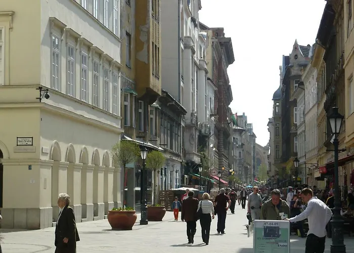 Budapestapartment9 *