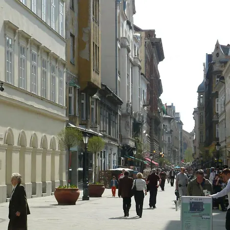 Budapestapartment9 *